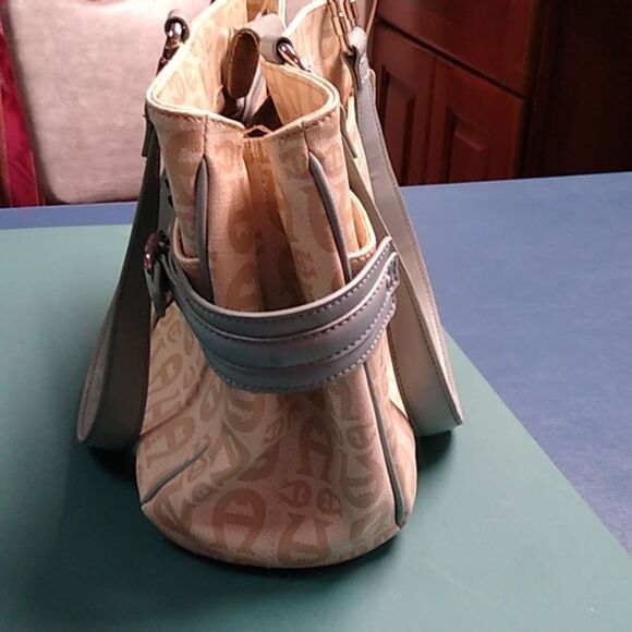 Etienne Aigner Cream Blue And Tan Shoulder Bag with Structured Design - Picture 5 of 11